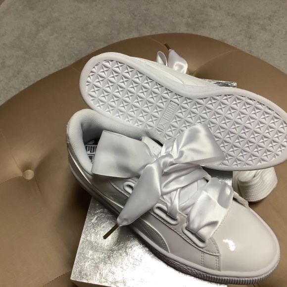 White Patent Pumas with 2 sets of laces size 6.5 - Picture 3 of 3